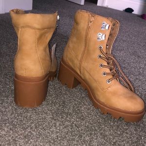 Heeled Tie Work boots